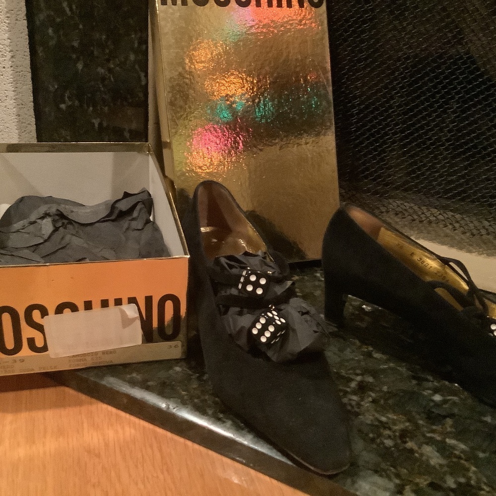 Moschino pumps size 36 black suede